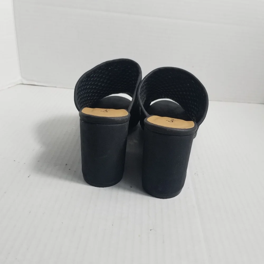 QUPID HEELED SANDALS SIZE 7.5